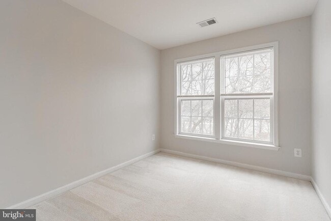 Building Photo - 21927 Windy Oaks Square