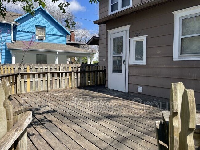 Building Photo - 1261 SW Wayne Ave