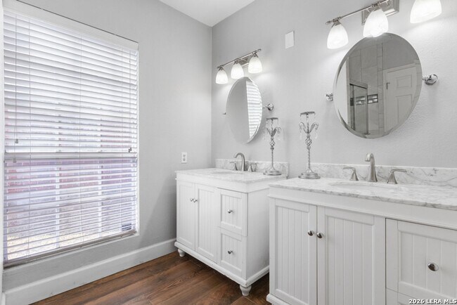 Building Photo - Charming Home Awaits: Spacious & Modern Living in a Prime Location