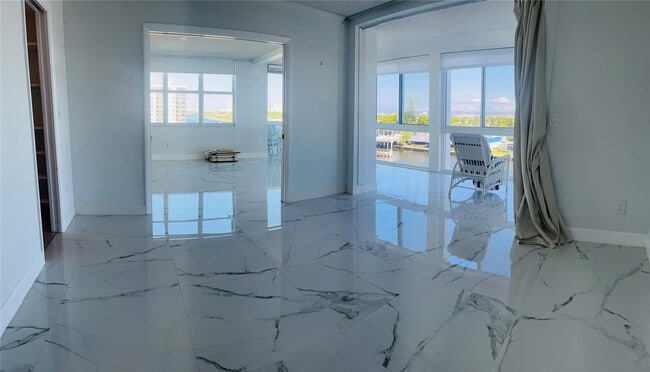 Building Photo - 3100 NE 49th St