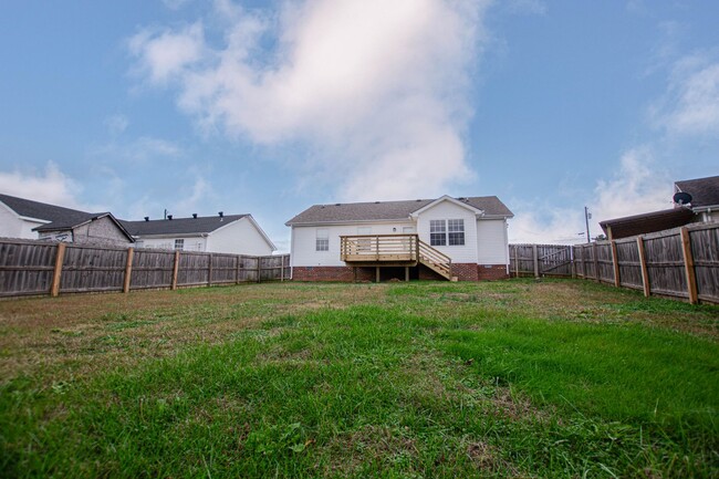 Building Photo - Three Bedroom Ranch!