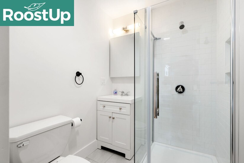 Building Photo - Furnished Bedroom with Private Ensuite Bat...