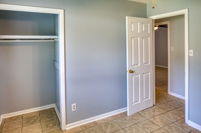 Building Photo - 28 Silverstone Cir