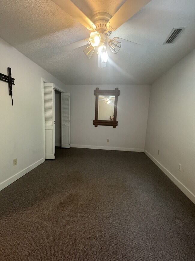 Building Photo - Spacious Mountain Condo 3 bedroom 2 bathroom.