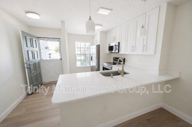 Building Photo - 2844 Westmoreland Ct