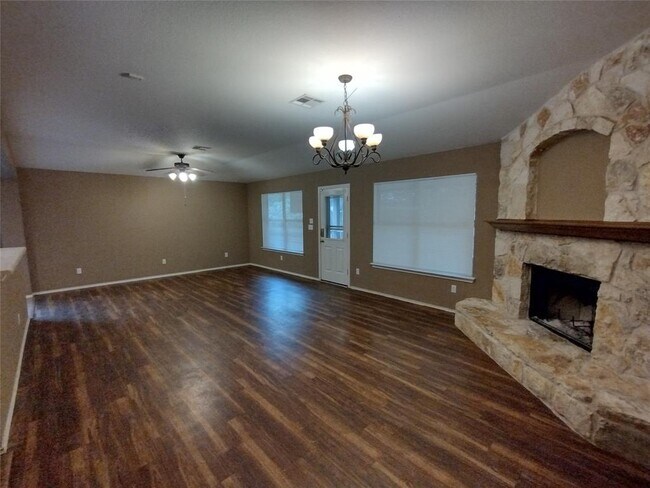 Building Photo - 136 Trinity Dr