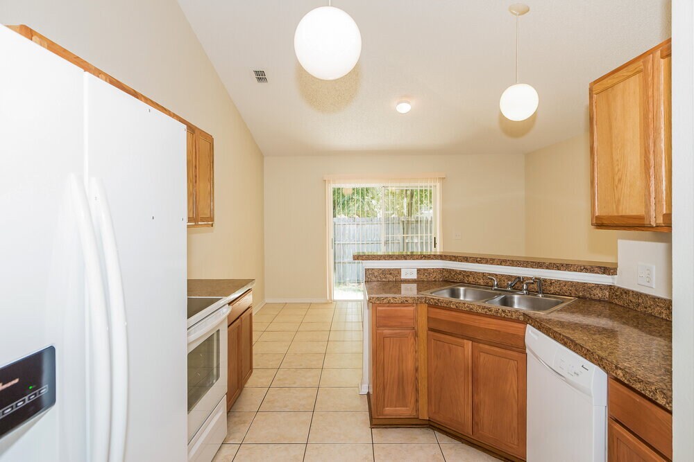 Building Photo - 8376 Oak Crossing Dr W
