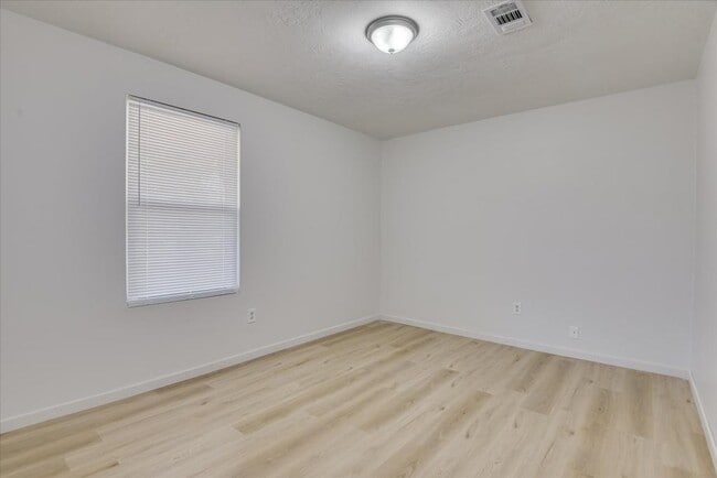 Building Photo - 3823 Fairington Dr