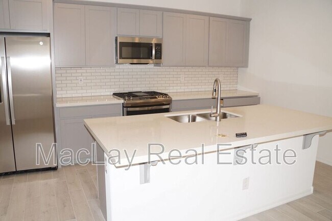 Building Photo - 3809 N 100th Dr