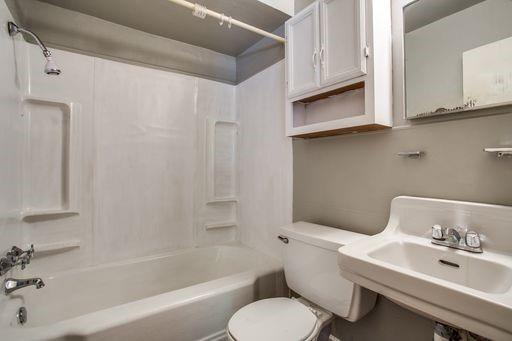 Building Photo - 5816 Grassmere Ln