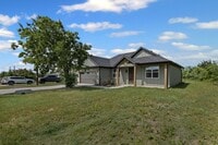Building Photo - Grand in Granbury!