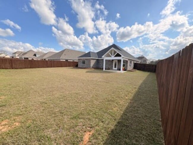 Building Photo - Available May!