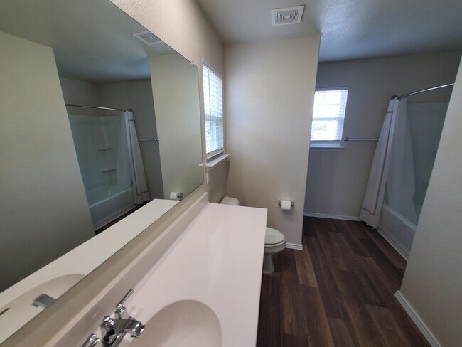 Building Photo - 743 Retama Pass