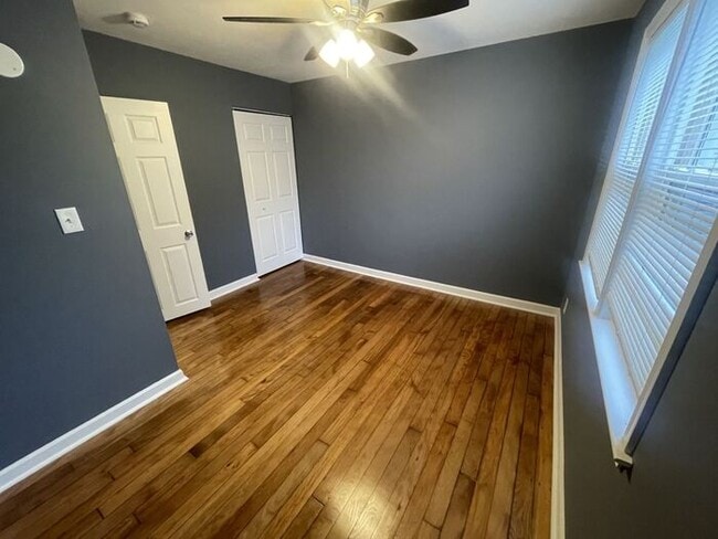 Building Photo - 3 Bedroom House