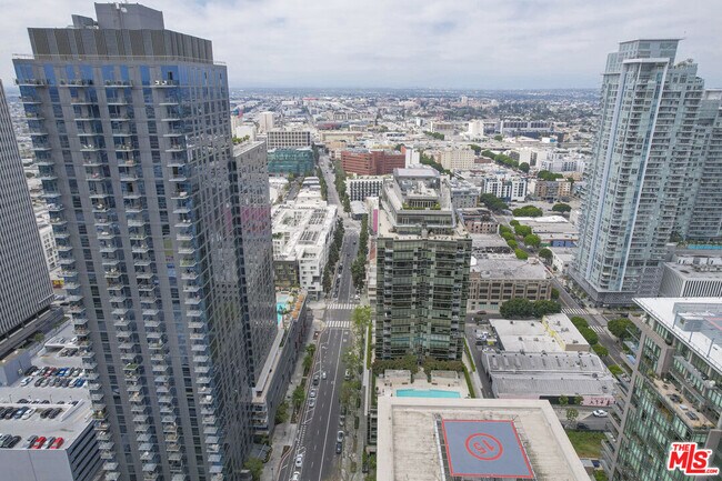 Building Photo - 1155 S Grand Ave