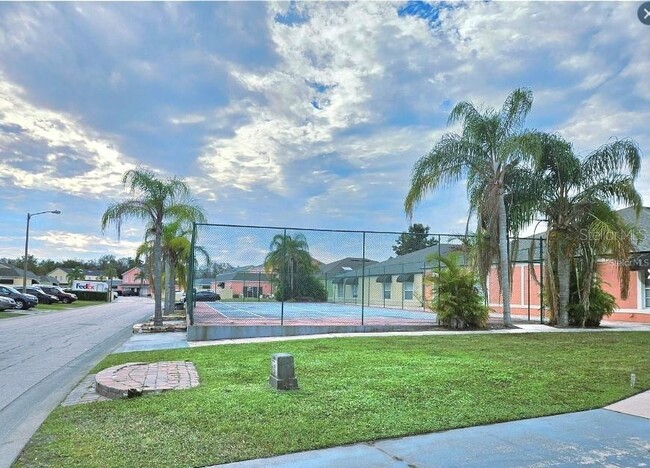 Primary Photo - 1068 Universal Rest Pl