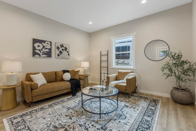 Building Photo - Darling 4 Bed, 2 Bath Home in Spokane!
