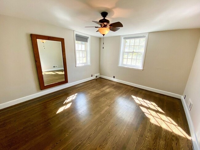 Building Photo - Stunning 4 Bed/3.5 Bath Historic Home - Be...