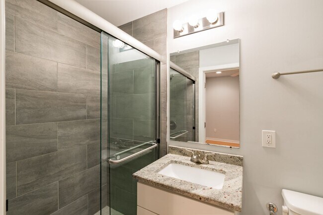 Building Photo - Five Bed Manayunk Apartment