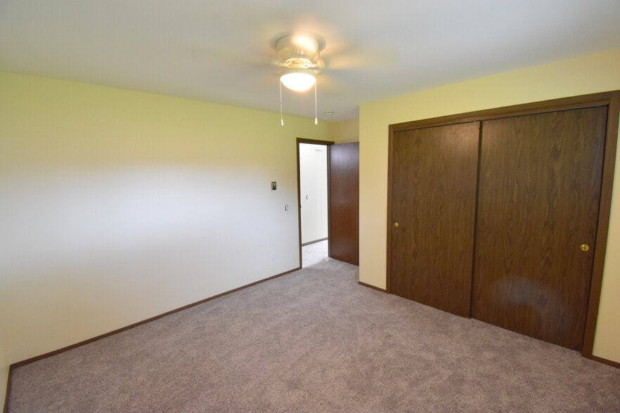 Bed rm 2 - 443 Bonnie Rd