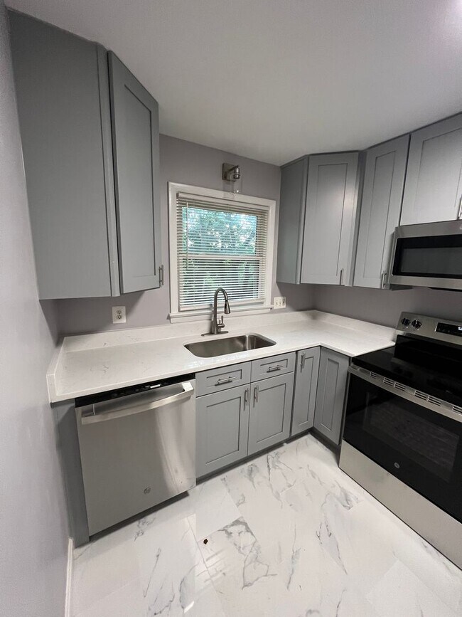 Building Photo - Single Family home in Alexandria- Minutes to Ft Belvior