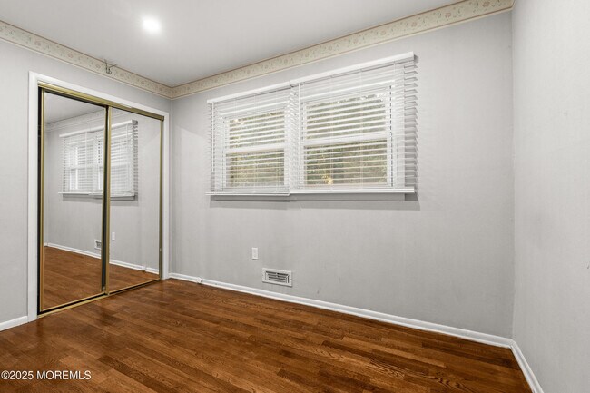 Building Photo - 42 Arno St