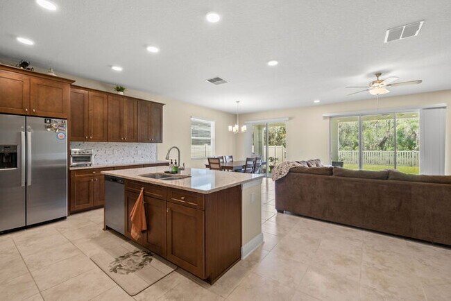 Building Photo - Beautiful Home For Rent in Berry Bay with ...