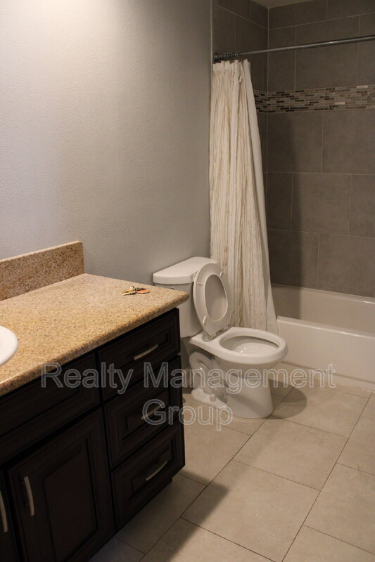 Building Photo - 552 Canyon Dr