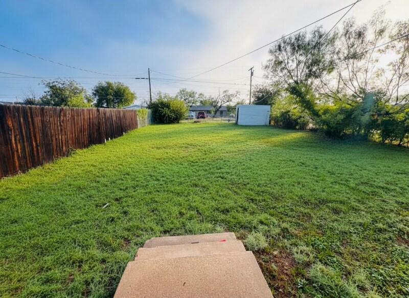 Building Photo - 906 N Bishop St