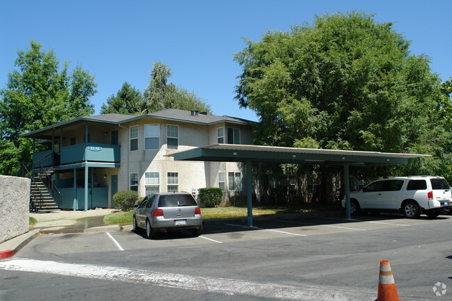 Primary Photo - Oak Meadow Apartments