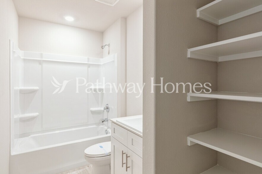 Building Photo - 9448 Golden Tree Ave