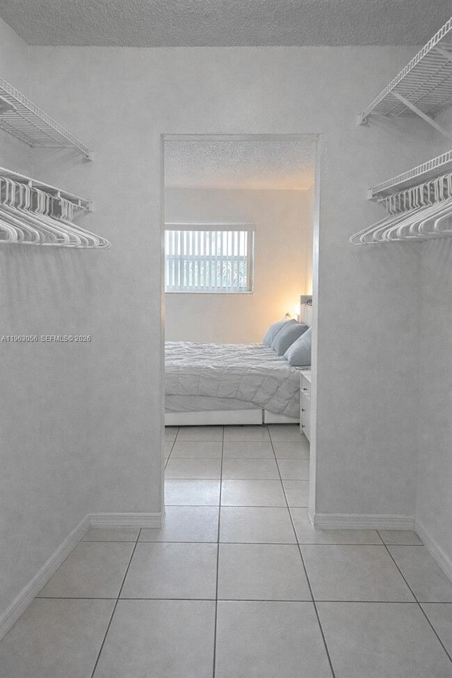 Building Photo - 9351 Fontainebleau Blvd