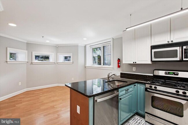 Building Photo - 1740 18th St NW