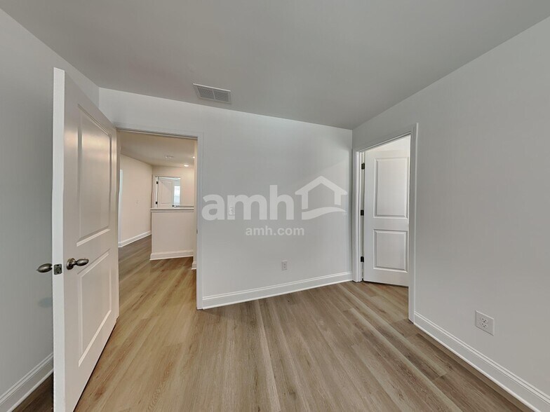 Building Photo - 1020 Bevington Dr