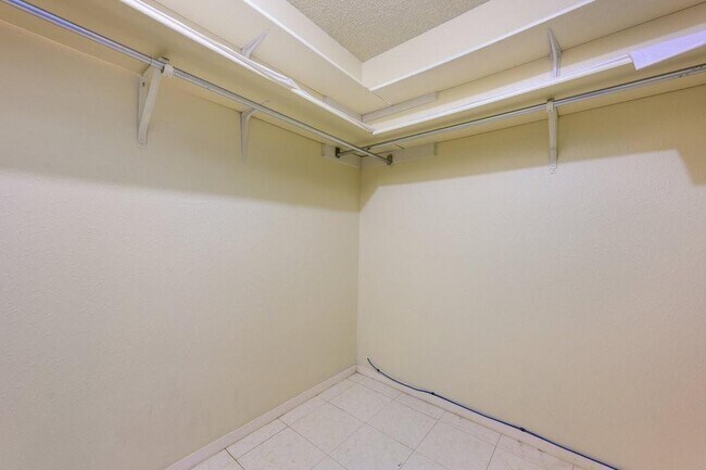 Building Photo - 11105 Blackmoor Dr