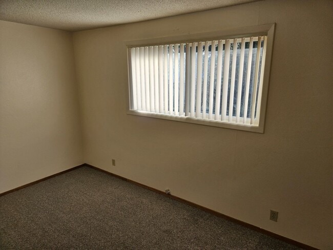 Building Photo - 677n52