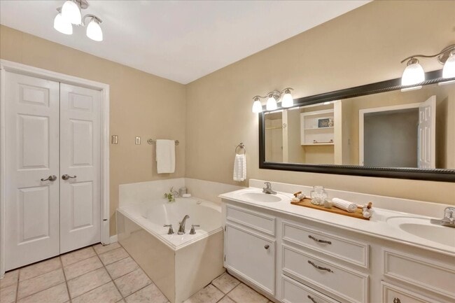 Building Photo - 1710 San Sebastian Ln