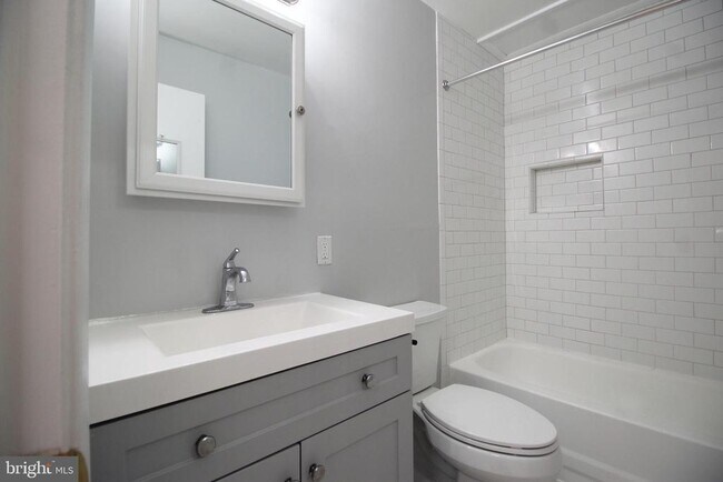 Building Photo - 1809 Riggs Pl NW
