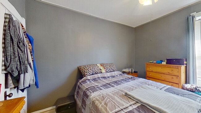 Building Photo - 801 Monroe St