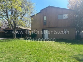 Building Photo - NO DEPOSIT option available for qualified ...