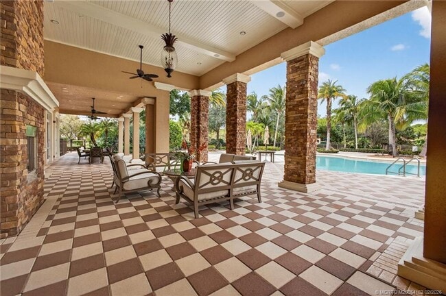 Building Photo - 5407 SW Pomegranate Way