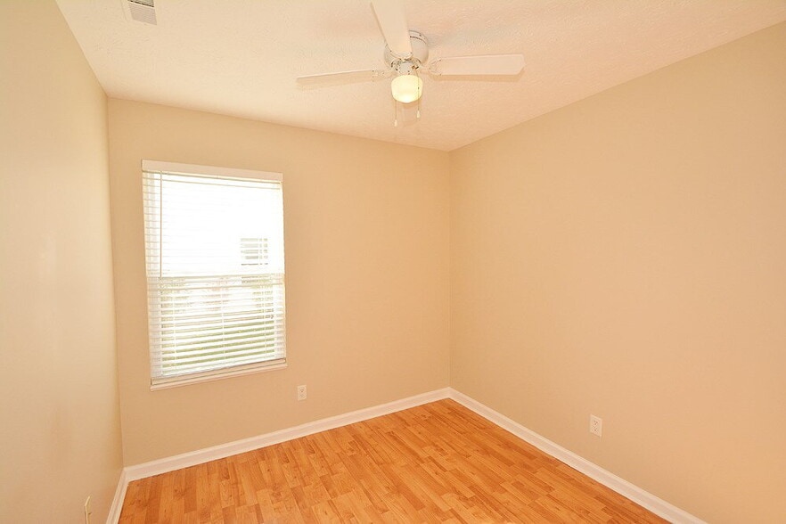 Building Photo - 5842 Kiah Ct