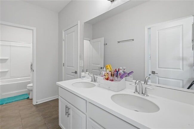 Building Photo - 4440 Kendall Pointe Dr