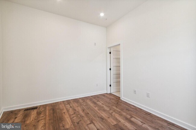 Building Photo - 6211 Woodbine Ave