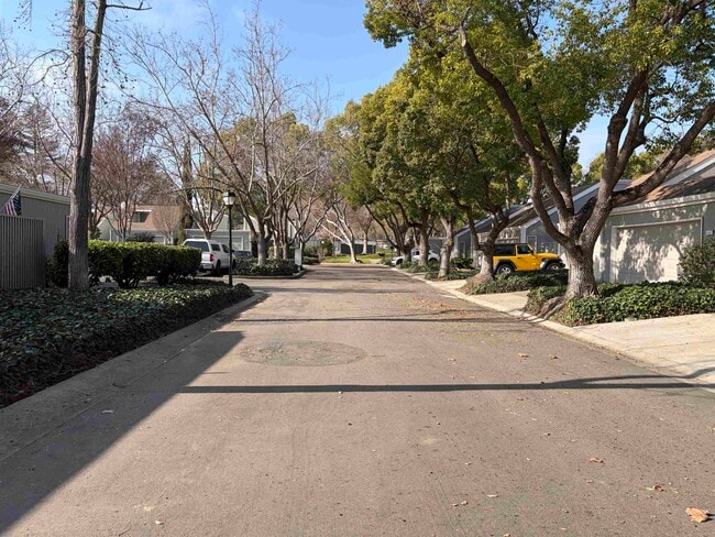 Building Photo - 5143 Oakdale Ct