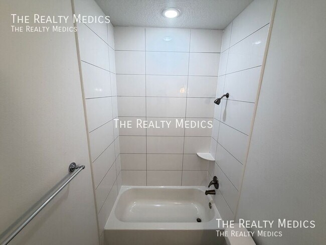 Building Photo - 2481 San Filippo Dr SE