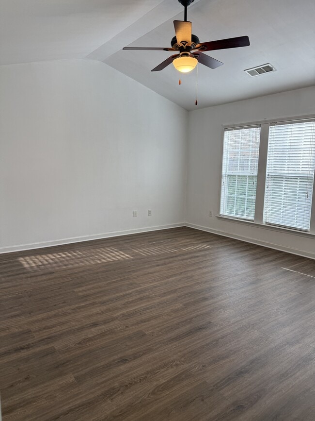 Building Photo - 425 Friars Head Dr NE
