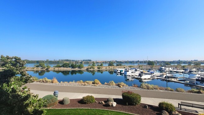 Building Photo - 300 Columbia Point Dr