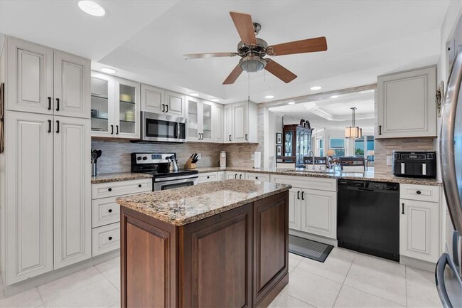 Building Photo - 6500 Sunset Way