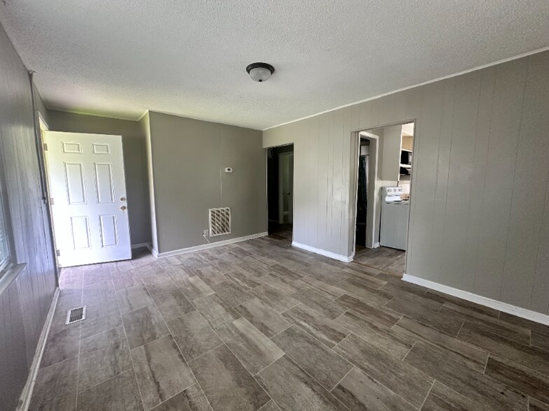 Building Photo - 59 Dumont St